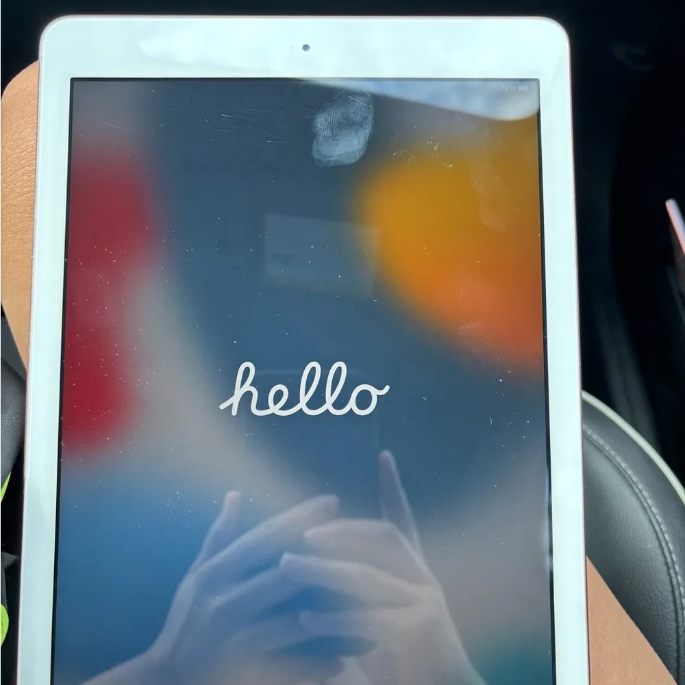 Gen 6 iPads 32 gb 120 have rose gold and space grey they go fast contact me